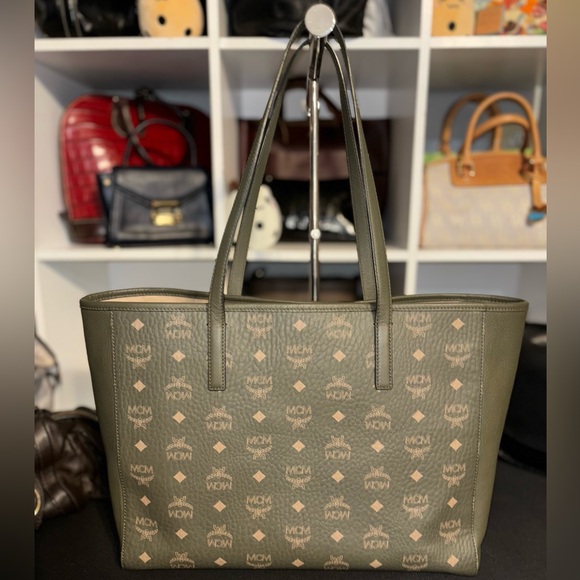 MCM Portuna “Sea Turtle” Medium Leather tote - Picture 2 of 7